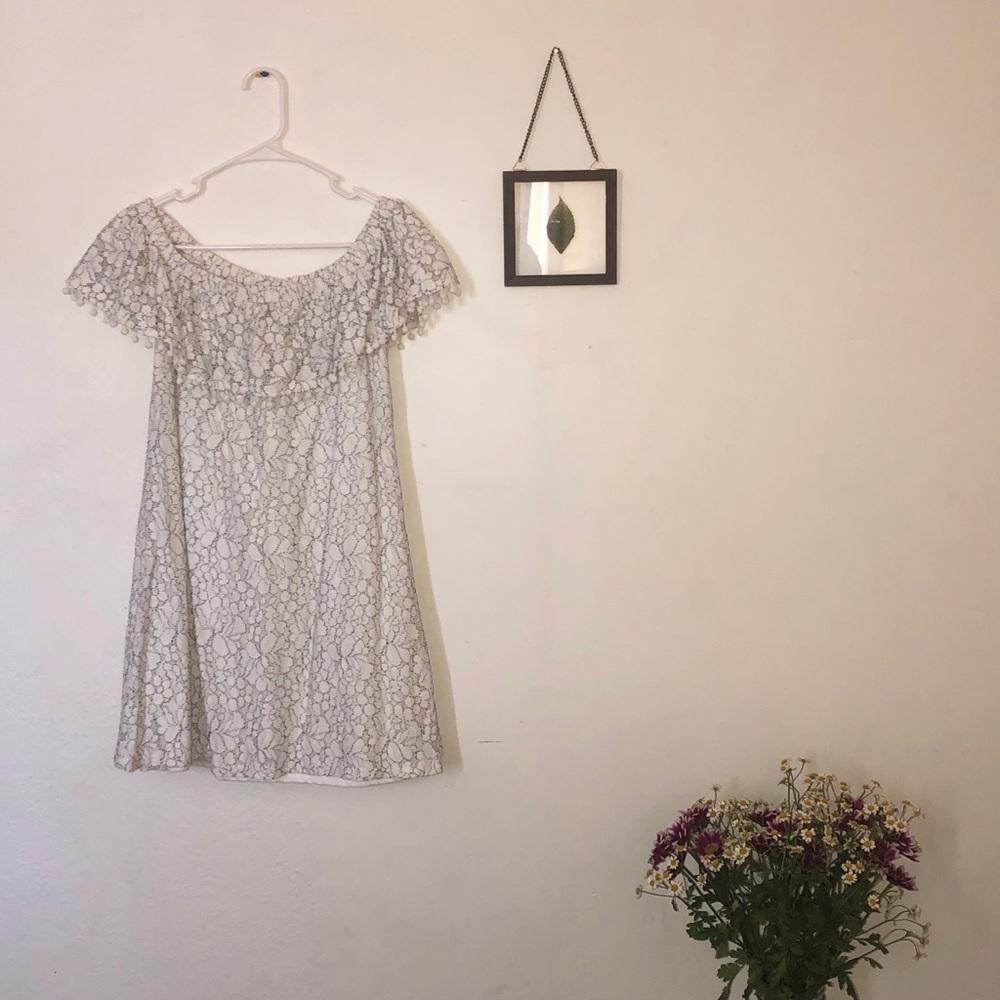 Super cute off the shoulder mini dress!
